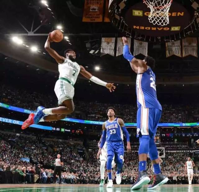 他以灵活的 他以灵活的