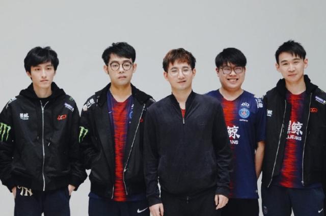 他不仅仅是 他不仅仅是