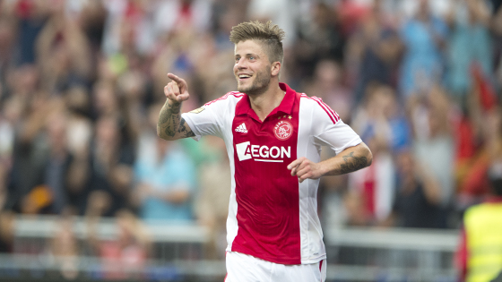 但他沉着应 但他沉着应